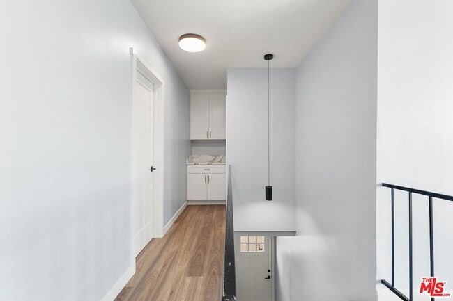 Building Photo - 205 44th St