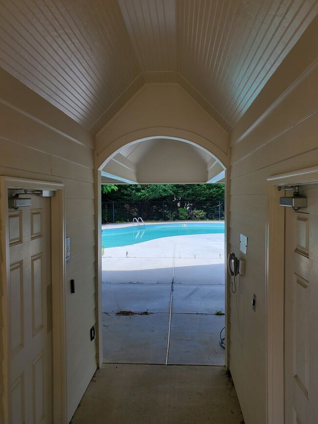 Building Photo - 2809 Ridgeview Dr