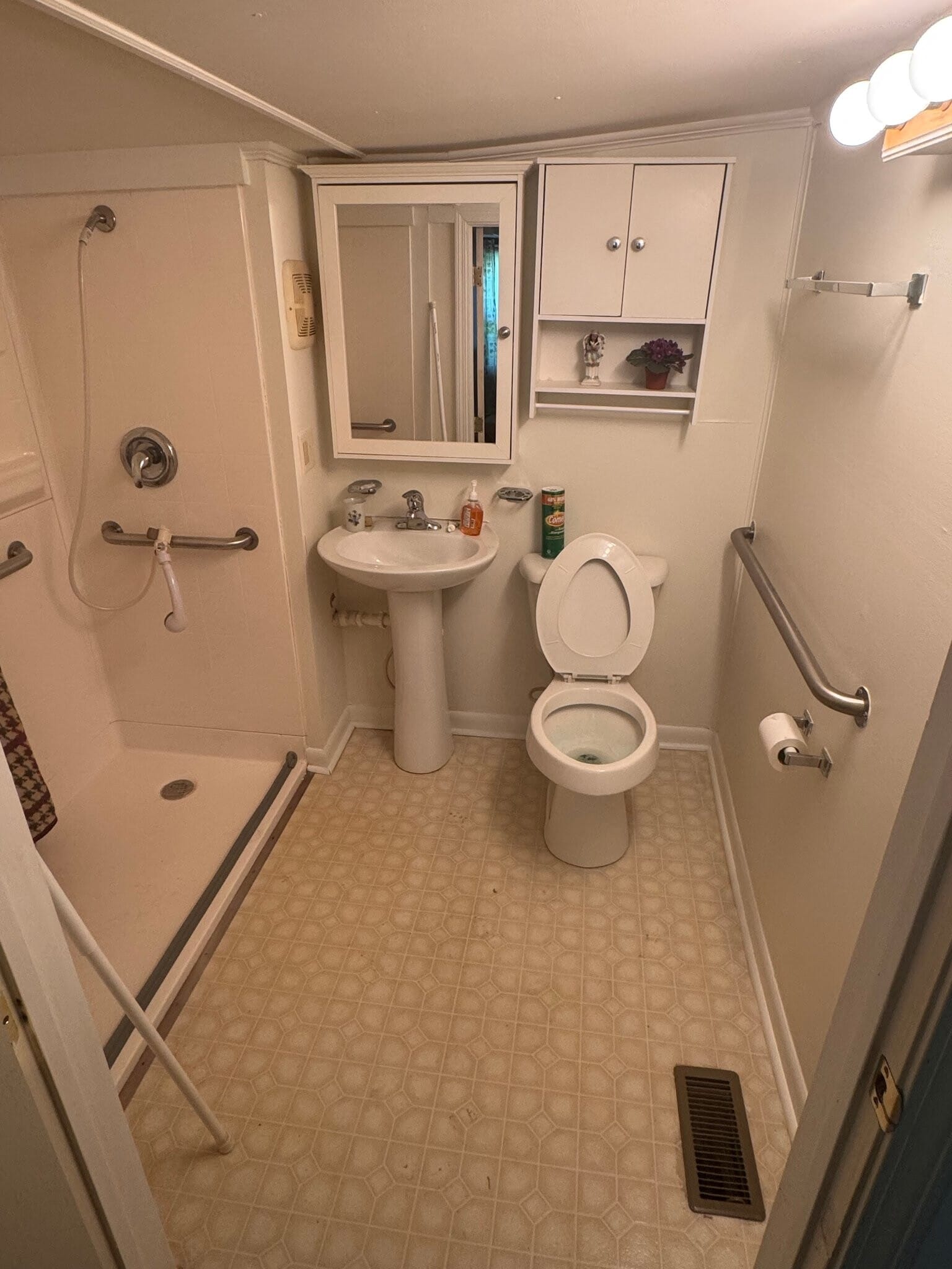 Building Photo - 307 W Greenwood St