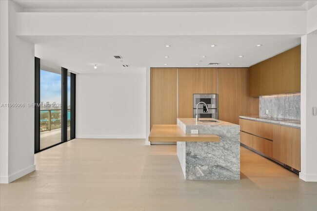 Building Photo - 501 West Ave