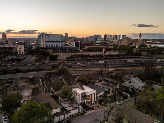 Building Photo - 1502 Waller St