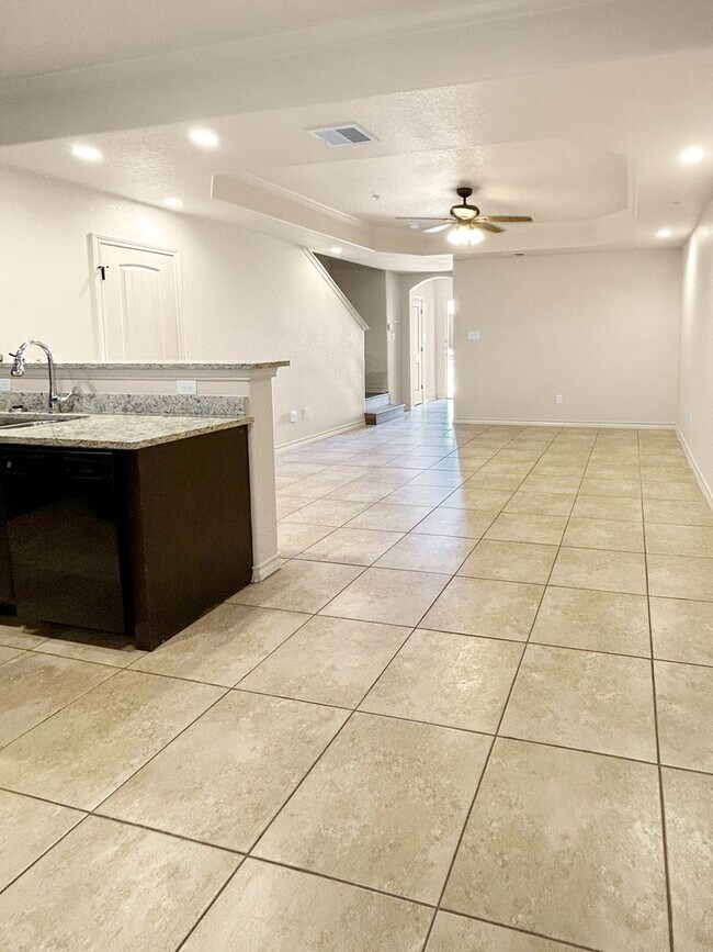 Building Photo - Move In Ready - 3 bedroom!!