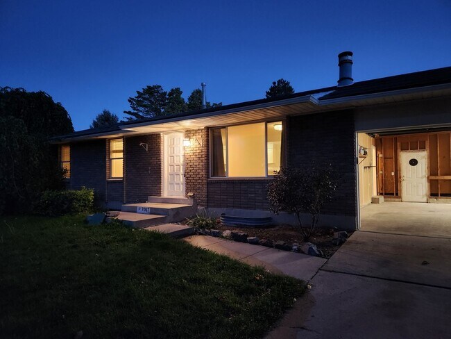 Building Photo - 7067 Bello Ave