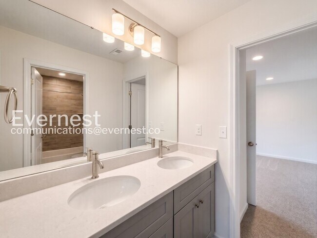 Building Photo - Spacious 3-BR Townhome with Private Patio & Garage / Pet Friendly / Vouchers Accepted / Coming Soon!