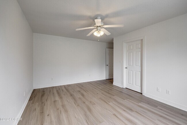 Building Photo - 301 W Briarbrook Ln