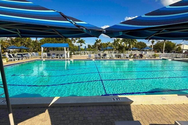 Building Photo - Spacious 3-Bed, 2-Bath Pool Home in Planta...