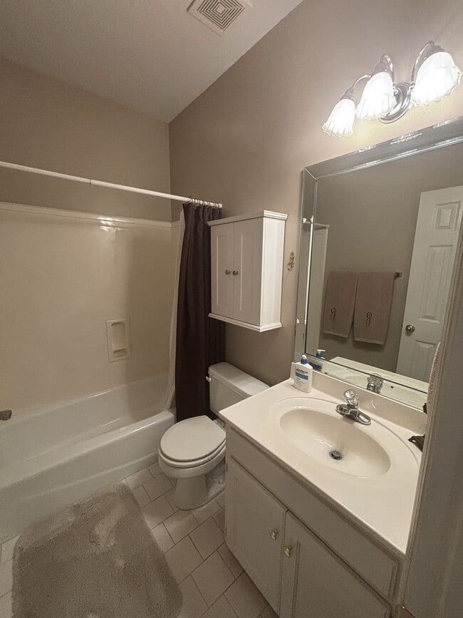 Building Photo - Spacious 3 Bed 2 Bath Home In Homewood With Large Basement