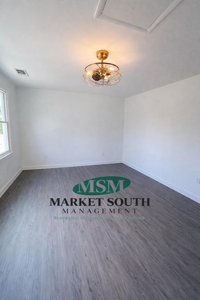 Building Photo - 37 W 201