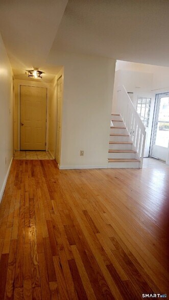 Building Photo - 20 Apple Way