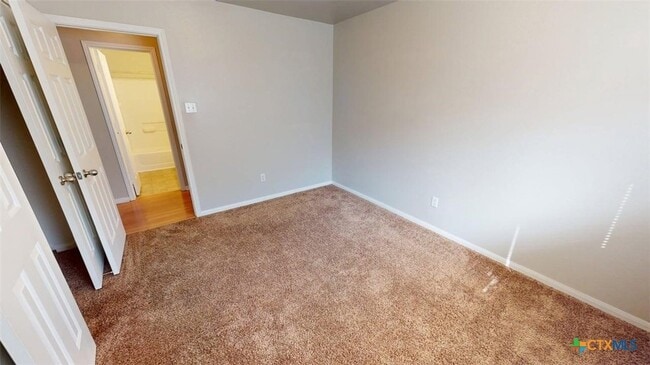 Building Photo - 601 Cattail Cir