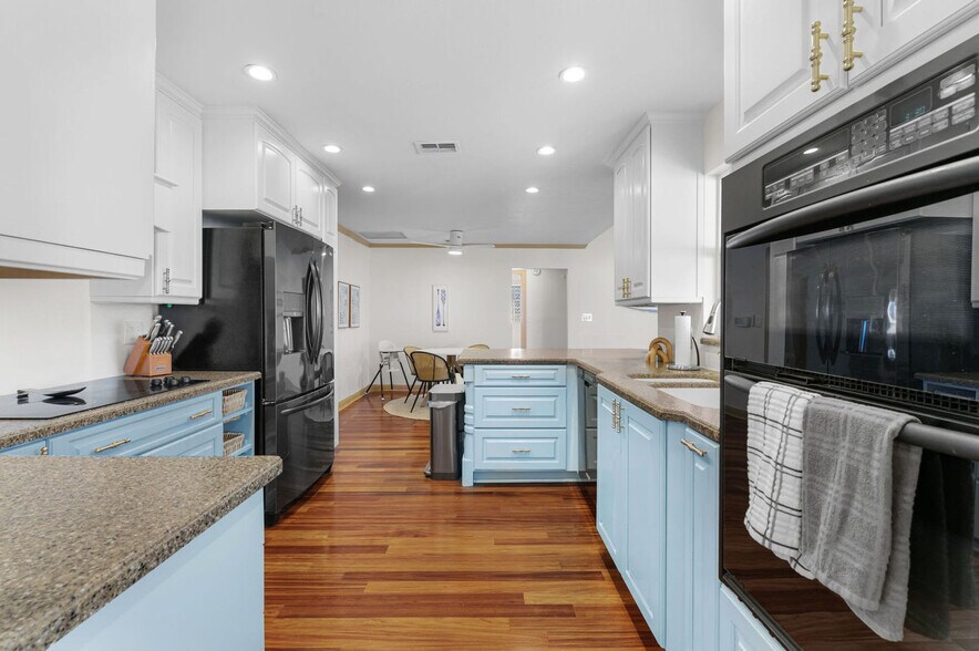 Building Photo - 9414 Laura Anne Dr