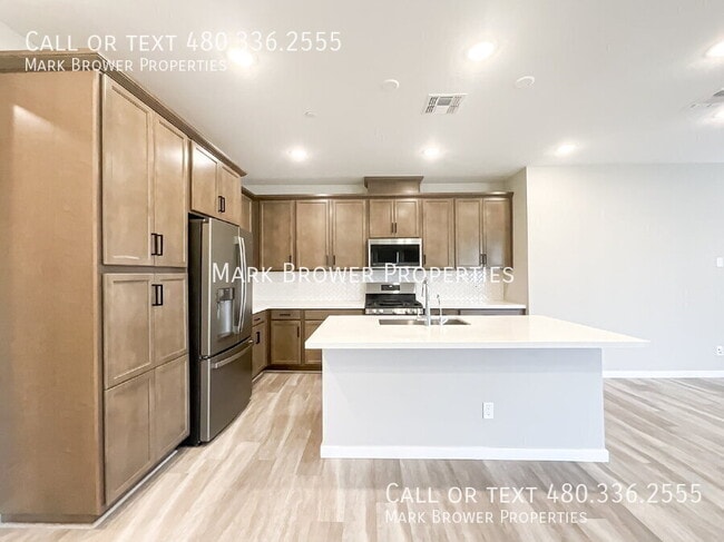 Building Photo - 761 E Furness Dr
