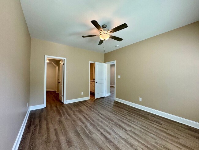 Building Photo - Kings Grant Townhomes