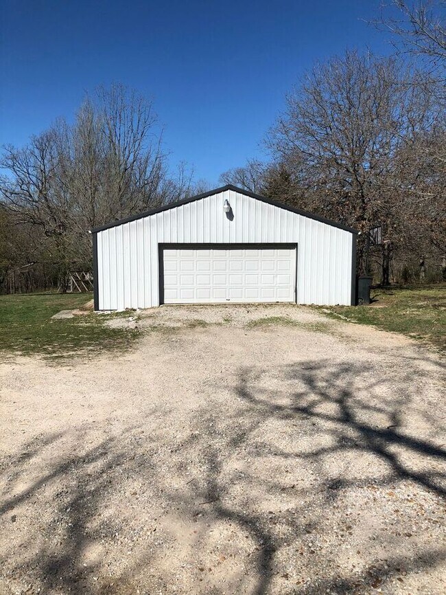 Building Photo - Available May 12th!!!! Laquey school district