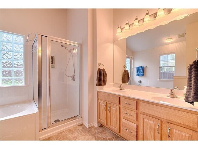 Building Photo - 3321 Tavistock Dr