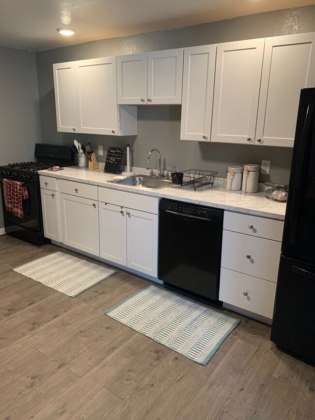 Building Photo - 903 E Cason st