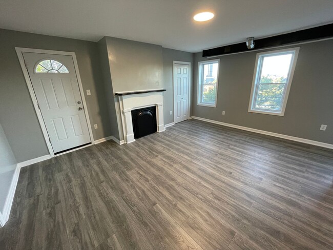 Primary Photo - Newly Updated 2 bedroom apartment with an ...