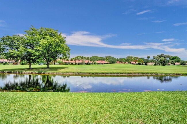 Building Photo - 2527 Lakes Dr