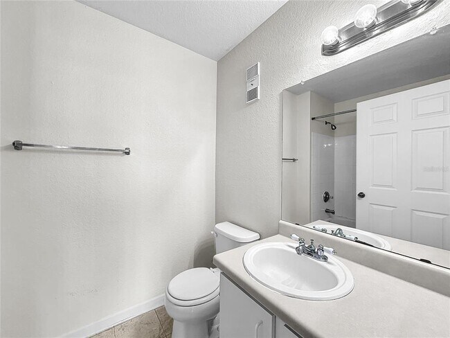 Building Photo - 13025 Mulberry Park Dr
