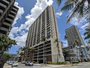 Building Photo - Large studio in the heart of Waikiki with assigned parking