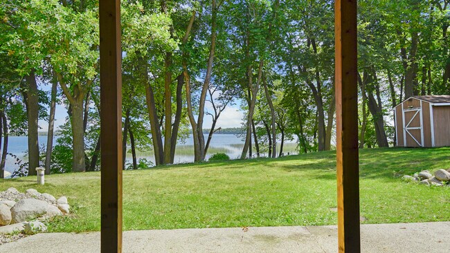 Building Photo - 15955 Bayview Dr NE