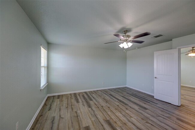 Building Photo - 455 Gina Dr
