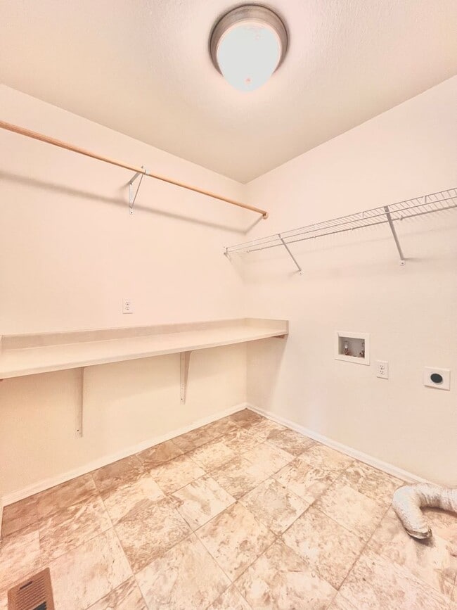 Building Photo - Spacious 3 Bedroom, 2.5 Bathroom Just South of Loveland