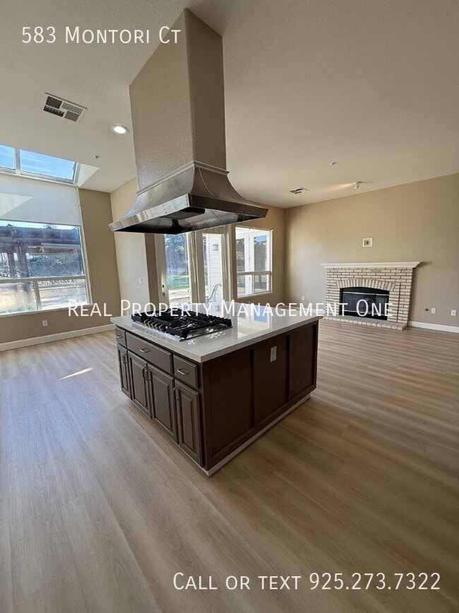 Building Photo - 583 Montori Ct