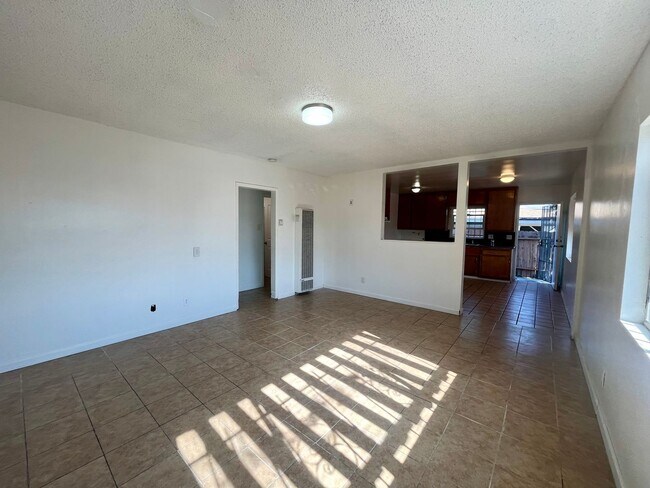 Building Photo - 719-21