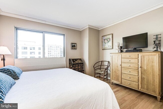 Building Photo - 777 7th St NW