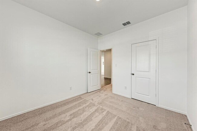 Building Photo - 526 Thunderstorm Ave