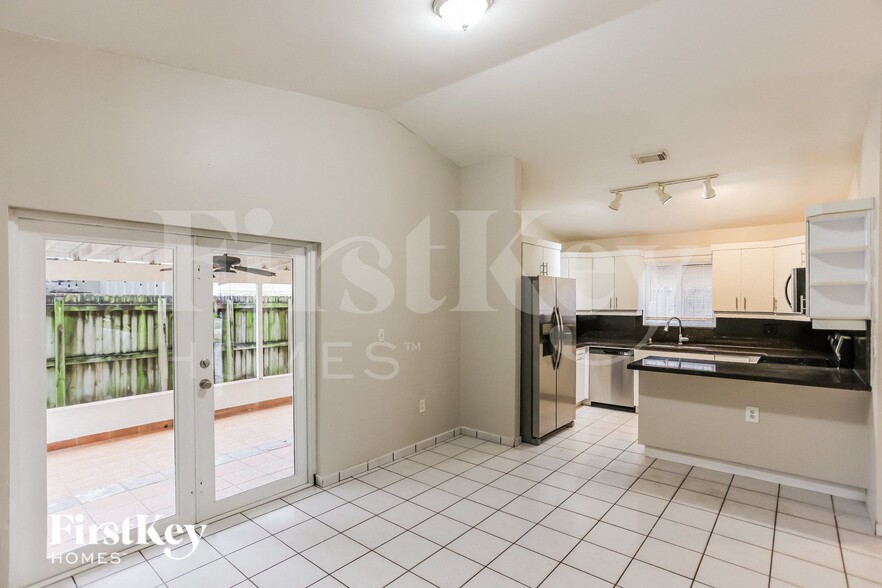 Building Photo - 6914 W 24th Ln