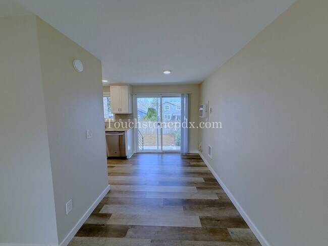 Building Photo - 119 SE Sweetbriar Ln