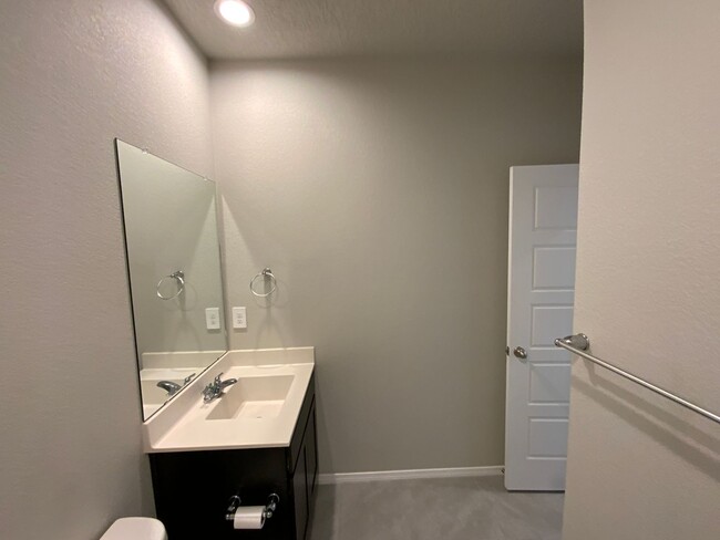Building Photo - 3 Bedroom Single Story Home Available Near...