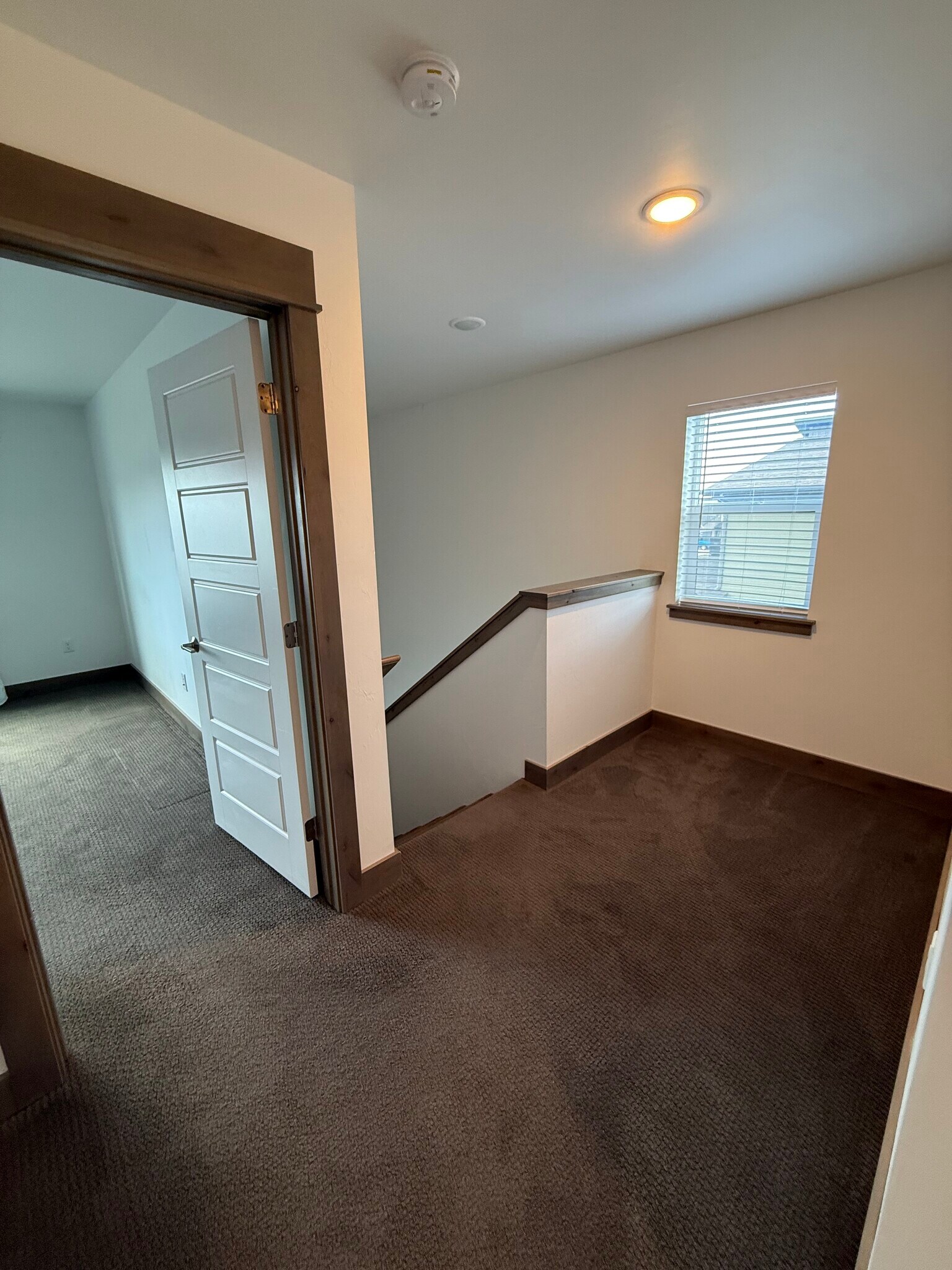 Building Photo - 986 Cassandra Ln