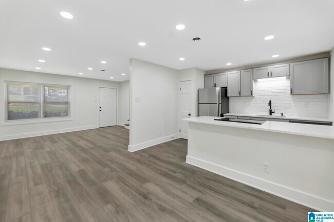 Building Photo - 1701 Valley Ave