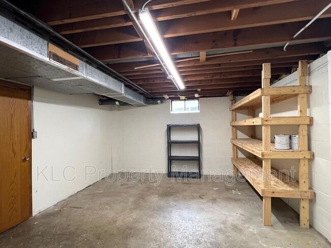 Building Photo - 6642 Holcomb Cir