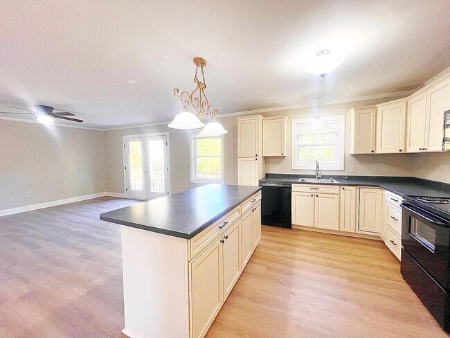 Building Photo - 106 Lori Dr