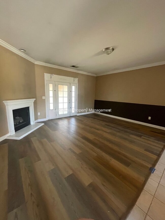 Building Photo - 2301 Peppertree Ln