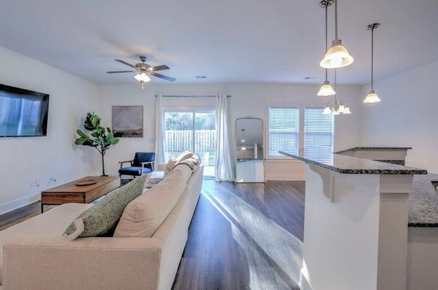 Building Photo - 1423 Feldspar Ct