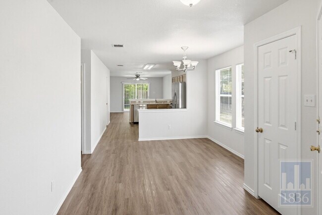 Building Photo - 228 Pearl Lake Dr