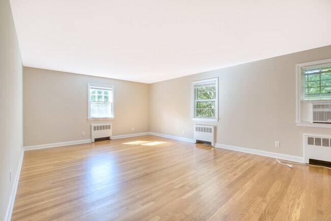 Building Photo - 226 Stanwich Rd