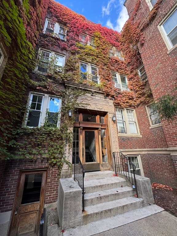 Primary Photo - 97 Chester St