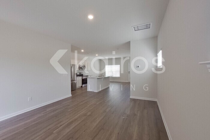 Building Photo - 2401 Banyan Cir