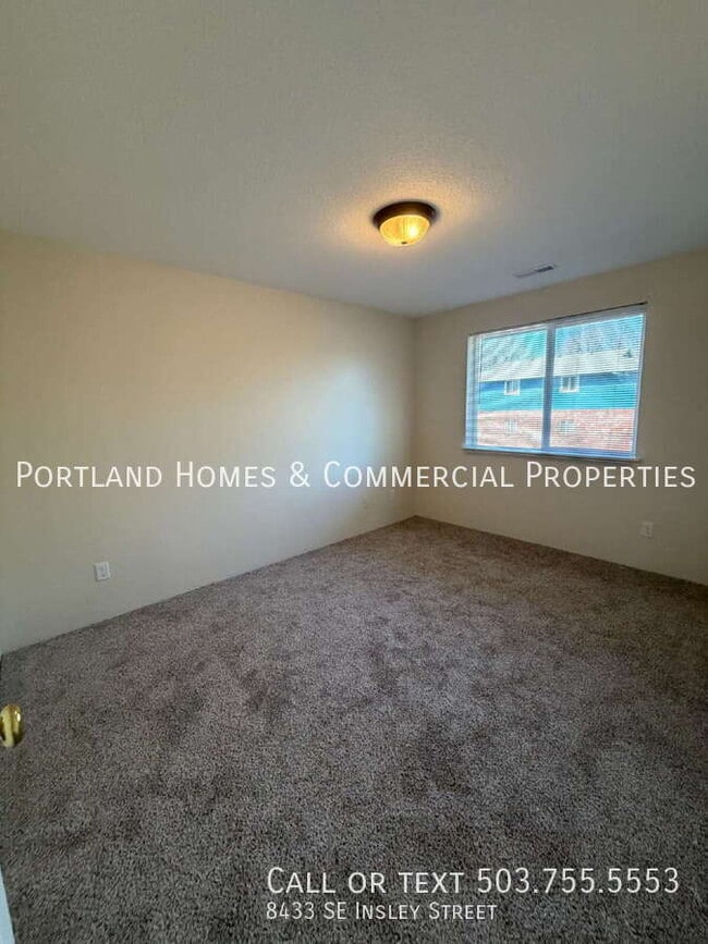 Building Photo - 8433 SE Insley St