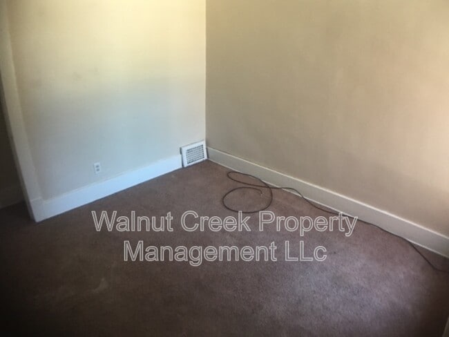 Building Photo - 2105 E 31st St