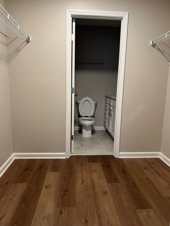 Building Photo - 2BD/2BA Condo located on the Germantown/Memphis Line!