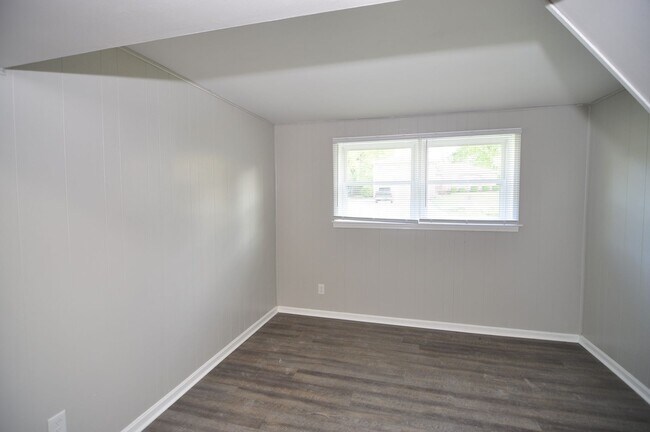 Building Photo - 2816 Broadview Dr NW