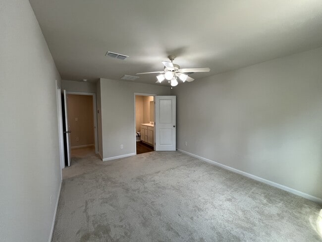 Building Photo - 1532 39th Ave Lp NE
