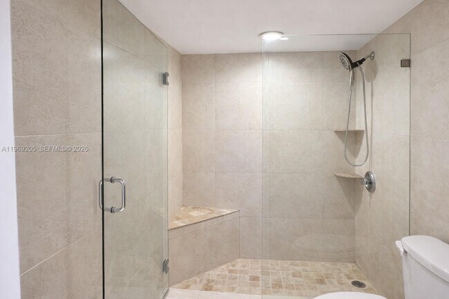 Building Photo - 100 Bayview Dr